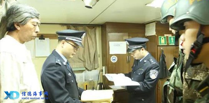 办案人员现场取证.JPG