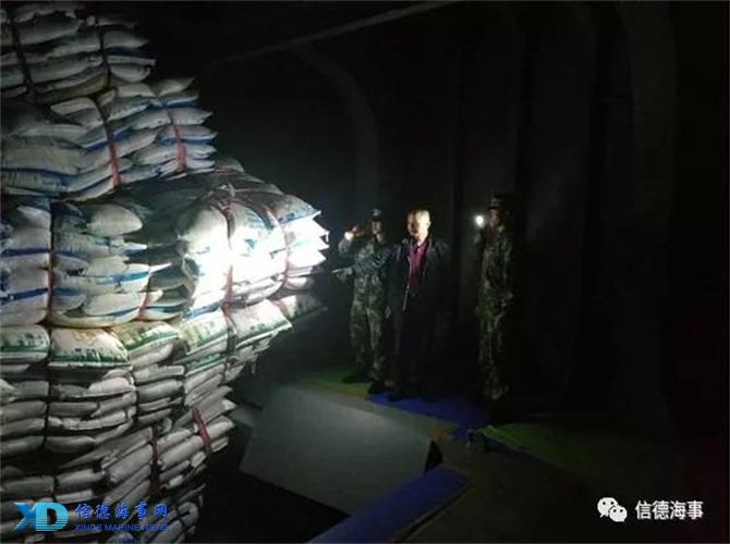现场查获走私白糖6000吨.jpg