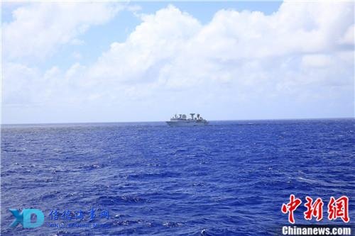 浪涛滚滚,远望3号船迎着海风驶来。王煦之 摄 浪涛滚滚,远望3号船迎着海风驶来。王煦之 摄