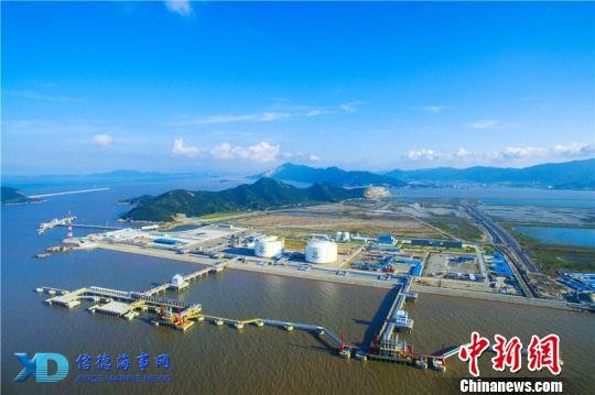 图为舟山新奥LNG接收及加注站。浙江自贸区管委会提供 图为舟山新奥LNG接收及加注站。浙江自贸区管委会提供
