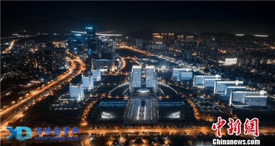 图为舟山城市夜景。浙江自贸区管委会提供 图为舟山城市夜景。浙江自贸区管委会提供