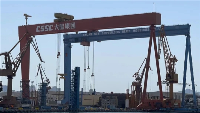 12艘9200TEU集装箱船大单生效，人民币结算